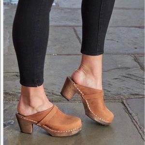 Lotta’s High Heel Classic Clog in Brown Oiled